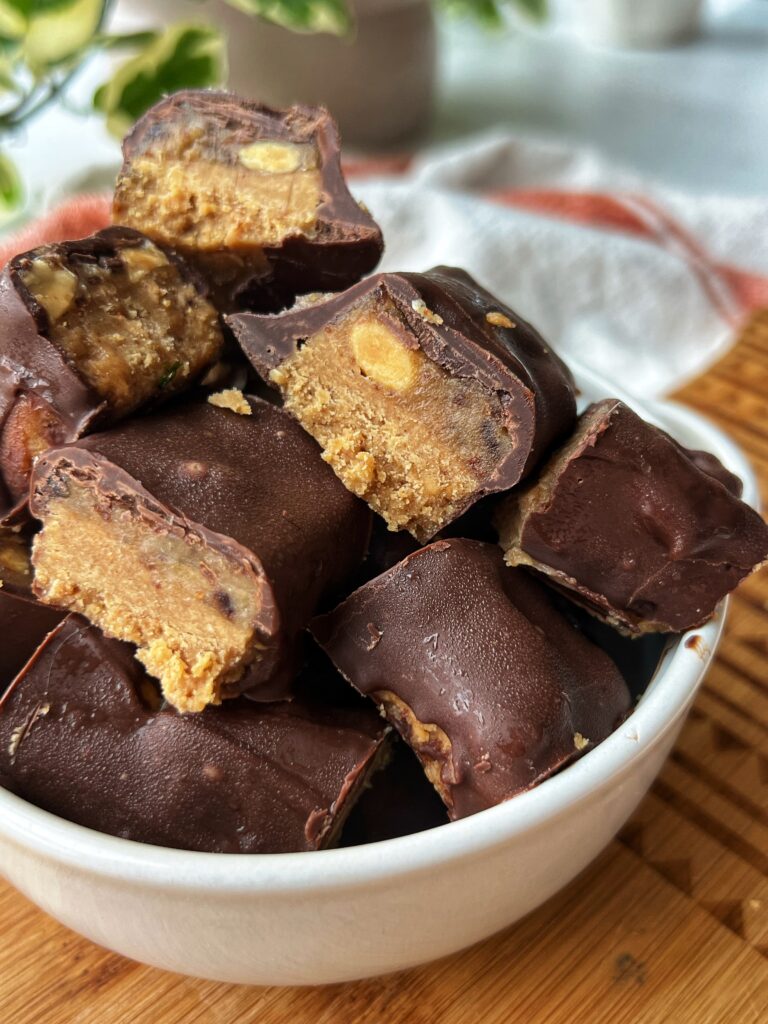 no-bake snickers protein bites