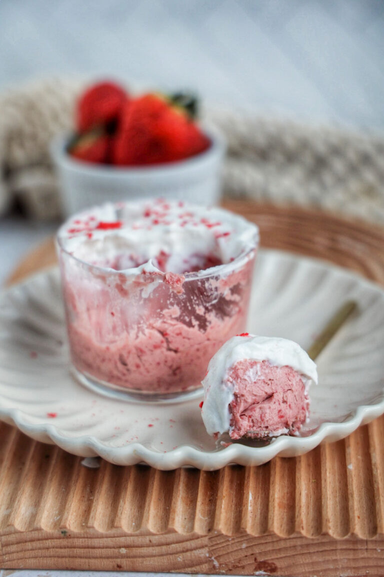 Healthy Strawberry Mousse (Paleo, veagan)