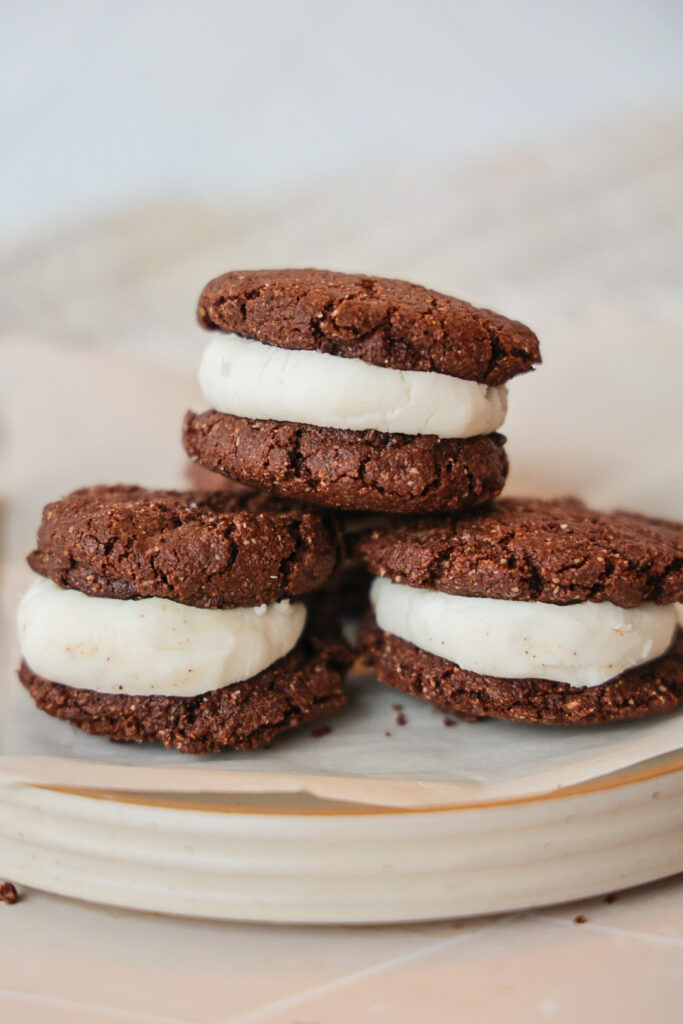 A plate of chocolate sandwich cookies.