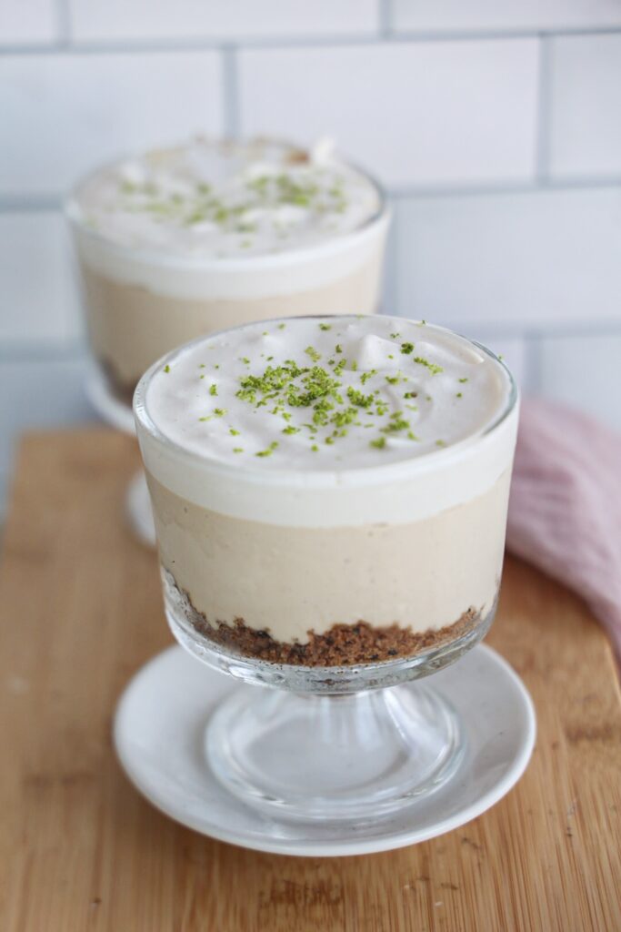 Healthy, vegan, no-bake Key lime pies.