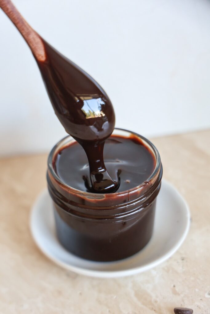 vegan hot fudge chocolate sauce made with healthy ingredients.